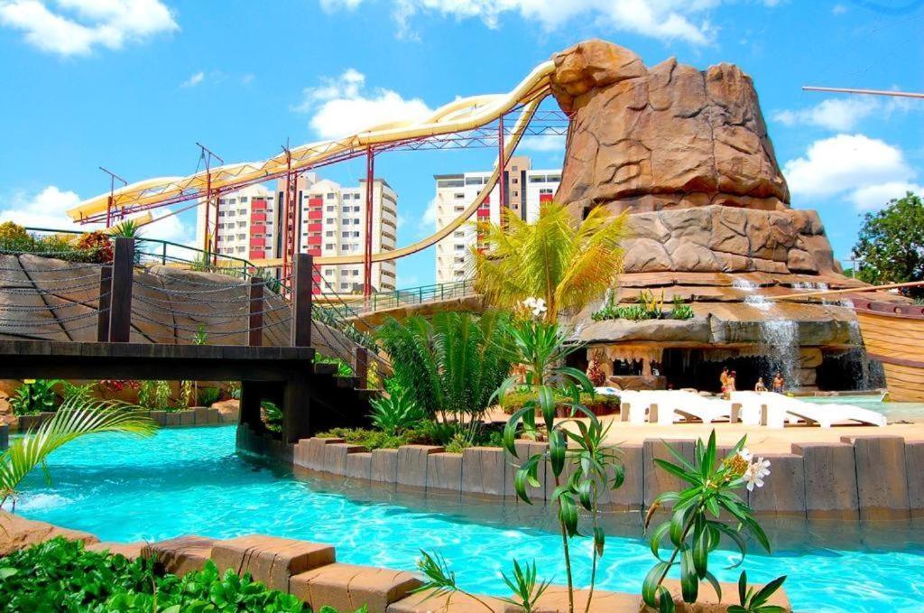 Piazza Diroma - Cortesia Park Diroma, Splash E Slide Caldas Novas Dış mekan fotoğraf
