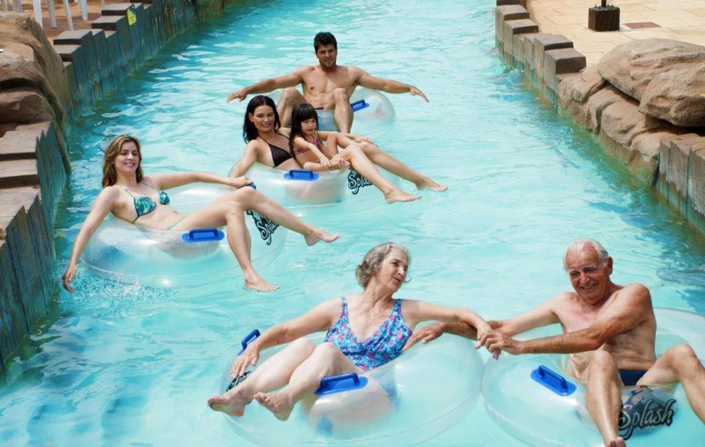 Piazza Diroma - Cortesia Park Diroma, Splash E Slide Caldas Novas Dış mekan fotoğraf