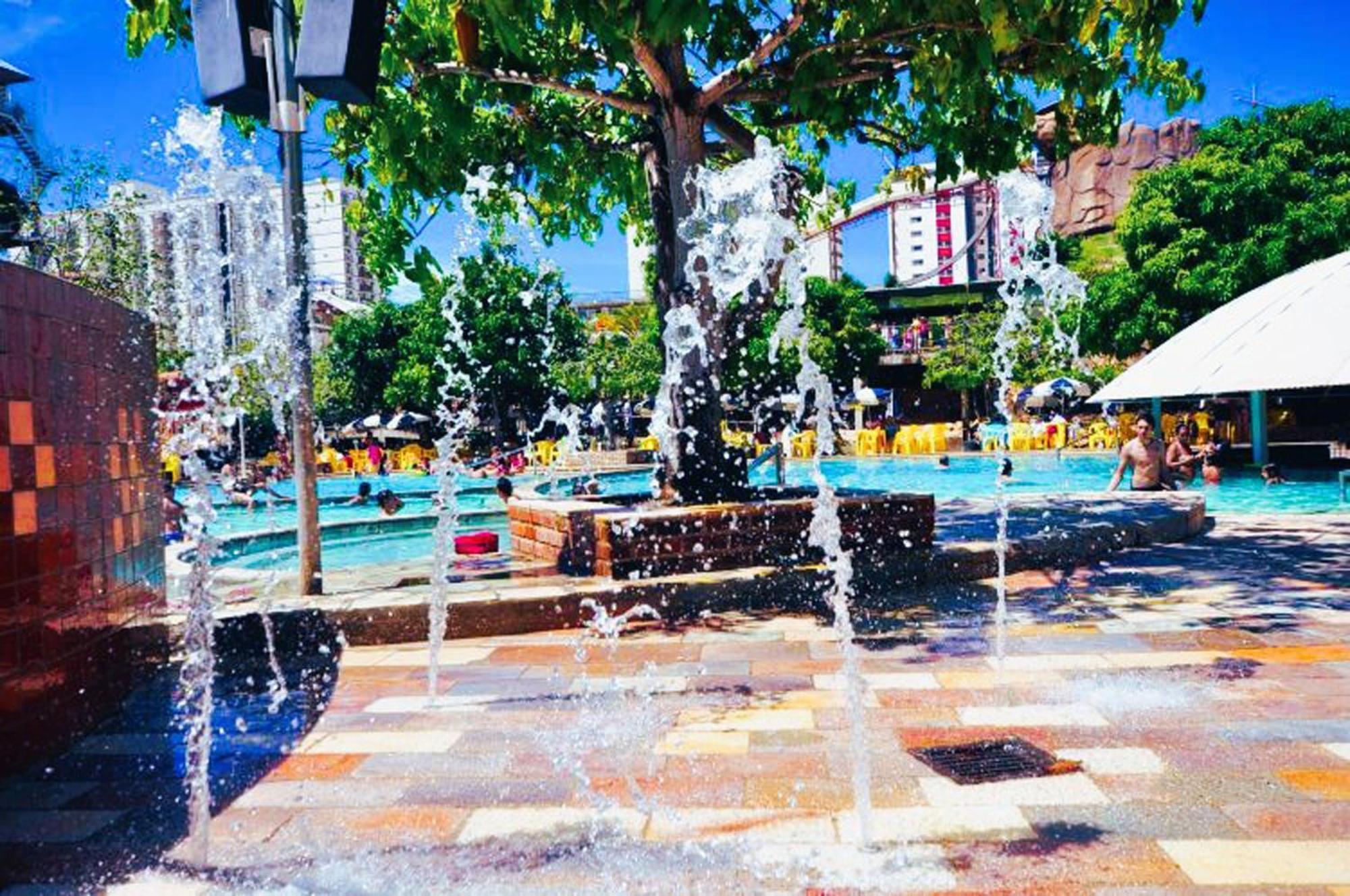 Piazza Diroma - Cortesia Park Diroma, Splash E Slide Caldas Novas Dış mekan fotoğraf